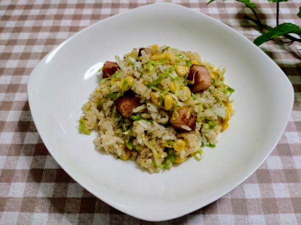あぁ値上がり…ぎゅ～っとポーションだしでキャベツとコーンのピラフ