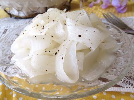 『混ぜて5分置くだけ☆　ピーラー大根の甘酢漬け』