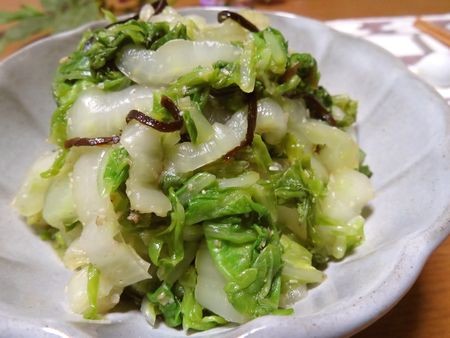 『フライパンで茹で蒸し☆　白菜のごま塩昆布和え』
