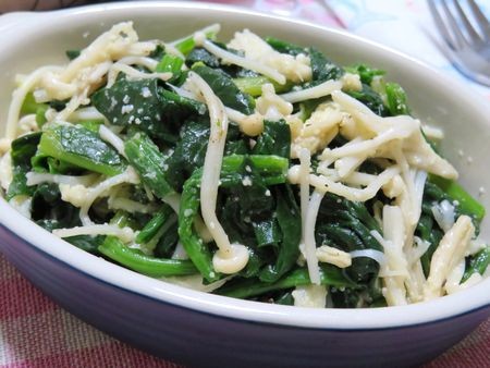 『粉チーズでコクうま♪　ほうれん草とえのきのイタリアンおひたし』