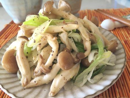 『にんにく＋生姜＋塩麹で♪　長ねぎとしめじのうま塩炒め』