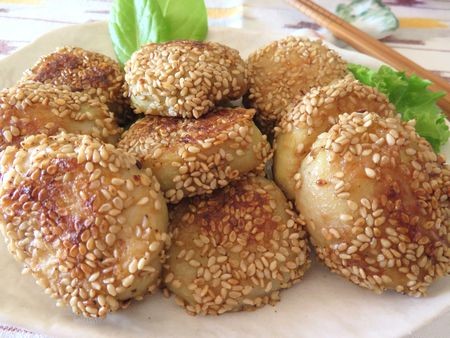 『ねっとりもちもち香ばしい♪　つぶし里芋のごま照り焼き』