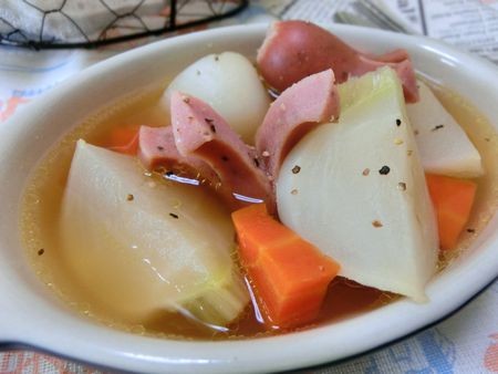 『ほっこり美味しい♪　かぶと人参とウインナーのコンソメスープ煮』
