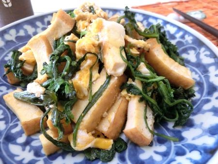 『だし醤油ひとつで決まる☆　厚揚げと春菊のたまご炒め』