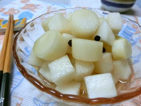 『さっぱりコレうま～♪　ウドと大根のピクルス』