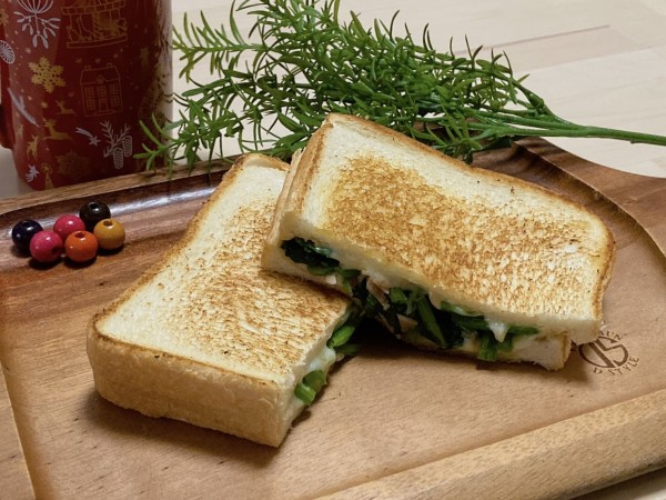 フライパンで作れる！ほうれん草とベーコンのホットサンドの作り方