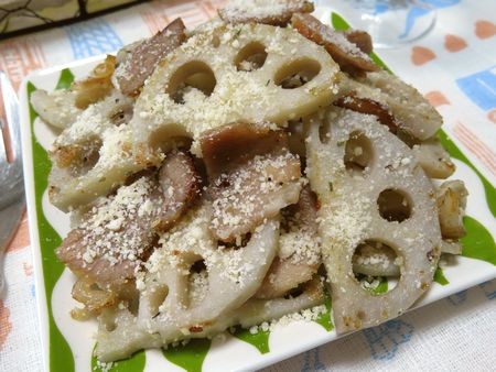 『おつまみにいいね♪　れんこんとベーコンのハーブチーズ炒め』