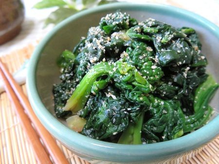 『オイスターソースでうま味たっぷり♪　ちぢみほうれん草のごま和え』