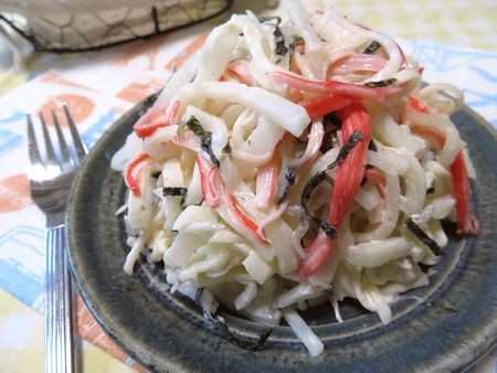 『海の幸が合う♪　大根とカニカマじゃこのポンマヨサラダ』