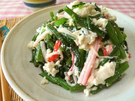 『味付け2つ☆　春菊とカニカマと豆腐の塩麹和え』