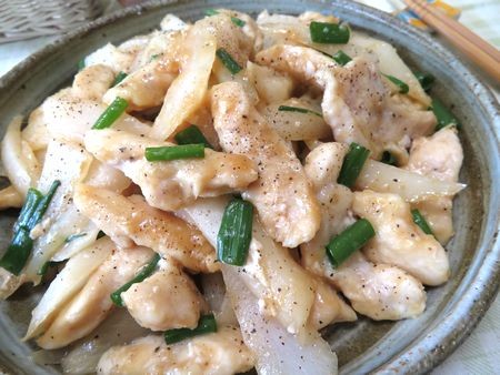 『大根もむね肉もツルン♪　鶏むね肉とささがき大根の生姜焼き』