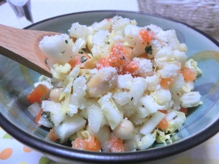 『混ぜるだけ☆　白菜とお豆のコロコロ粉チーズサラダ』