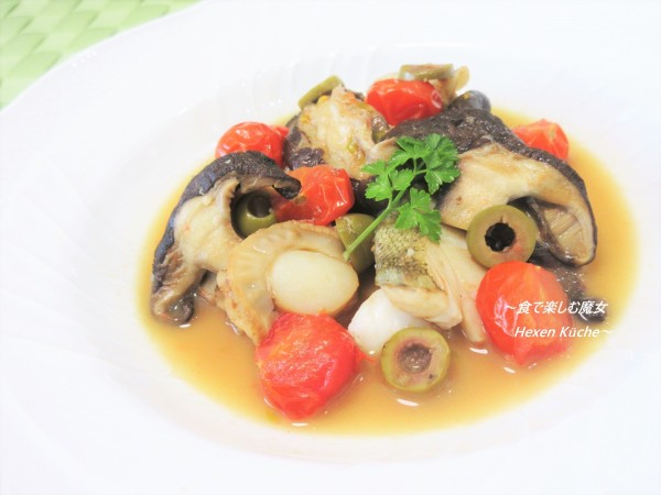 メインは椎茸とタラ煮るだけ。『椎茸とシーフードのアクアパッツァ』