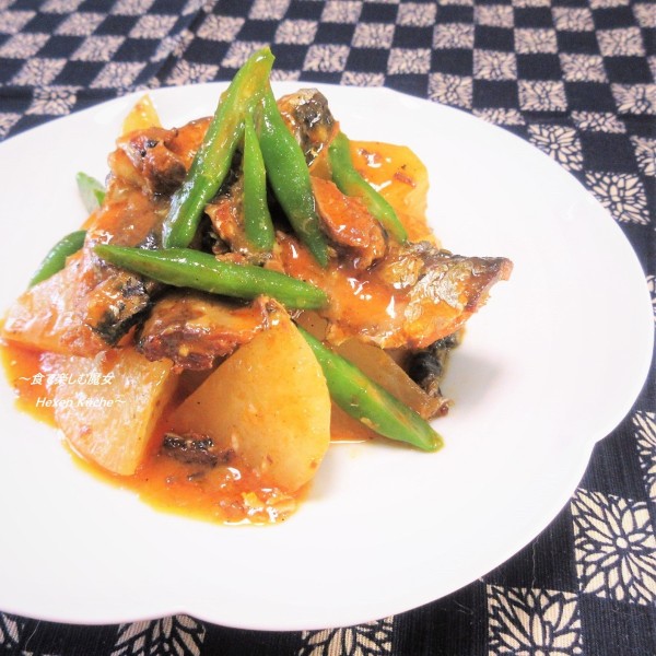 危険なおかず。魚の旨味がしみ込んだ、飴色大根。かば焼缶なら数分で『魚と大根のコチュジャン煮』