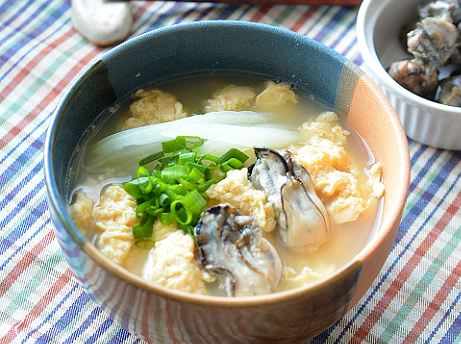 麺に見えるかな ? 細切り白菜で牡蠣入りかき玉うどん風♪