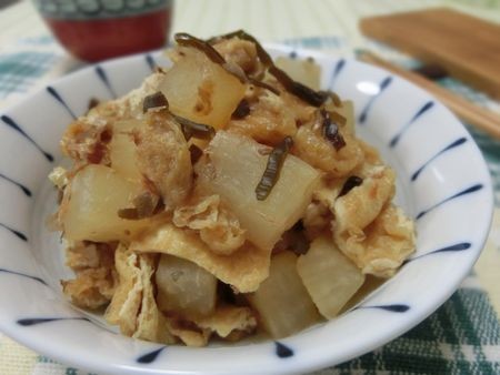『レンジで簡単しみしみ☆　大根と油揚げのおかか昆布蒸し煮』