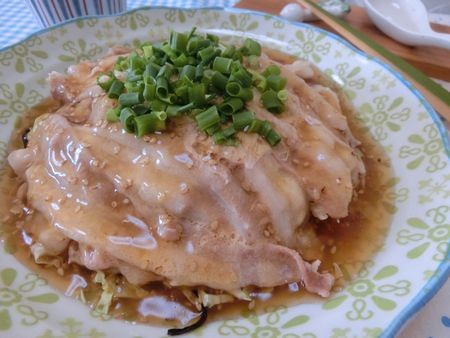 『レンジで簡単☆　千切りドームキャベツの豚バラ蒸し　ポン酢あんをかけて♪』