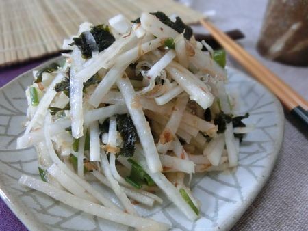 『オカワリ必至♪　大根とじゃこ海苔サラダ』