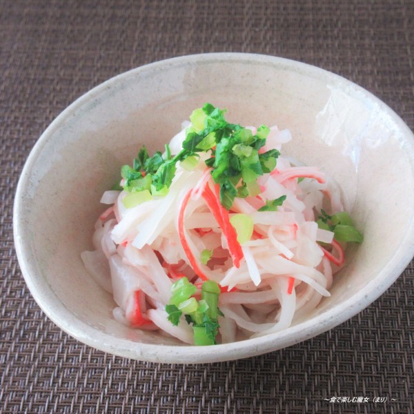捨てないで。無駄なく使い切る♪大根の皮…だから作れる美味しさ『大根の皮とカニカマの甘酢和え』