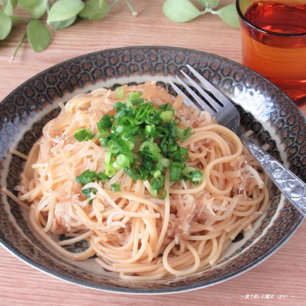 １皿で野菜もカルシウムも摂れる簡単パスタ。バター醤油で香ばしく♪『大根しらす和風スパゲティ 』