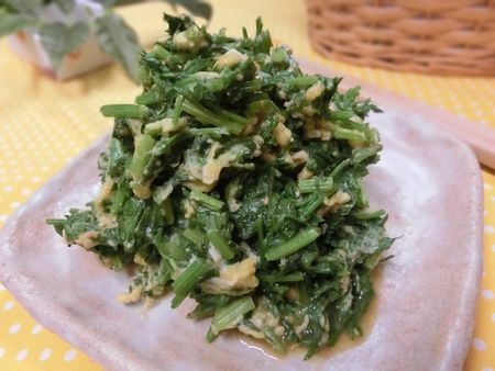 『つまみにもなるスピード副菜☆　人参葉の味噌玉子とじ』