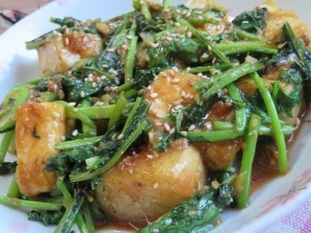 『もっちり豆腐によくからむよ♪　豆腐とかぶの葉のオイ味噌炒め』