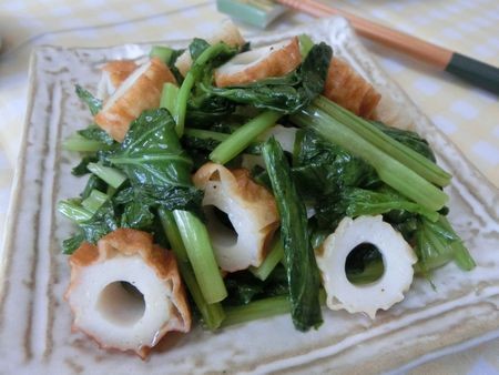 『お弁当のおかずにも♪　かぶの葉とちくわのコンソメ炒め』