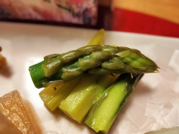 『蒸しアスパラの白だし漬け　レンチンで』