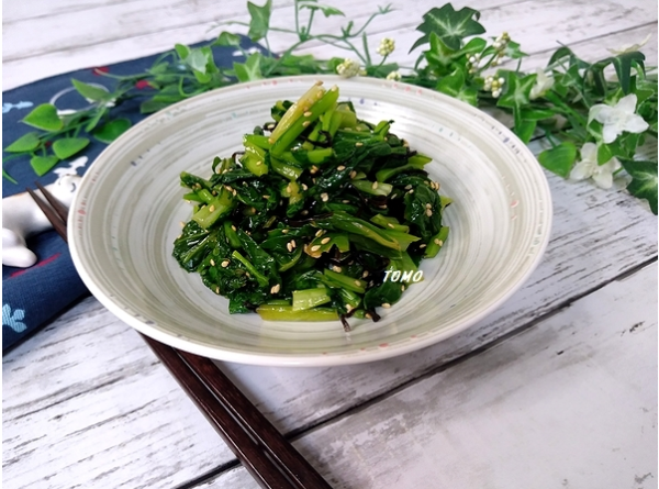 節約料理♪レンジで簡単！かぶの葉の塩昆布ナムル