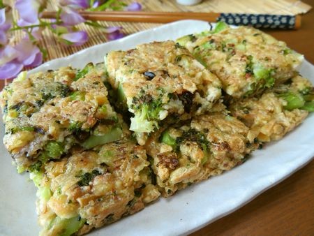 『たまご焼き器で☆　刻みブロッコリーと厚揚げのお焼き』