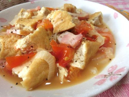 『全部入れて10分煮るだけ☆　ちぎり厚揚げとトマトのオイスターソース煮』