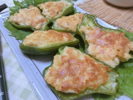 『肉無しでも美味しい♪　ピーマンの厚揚げ詰め焼き』