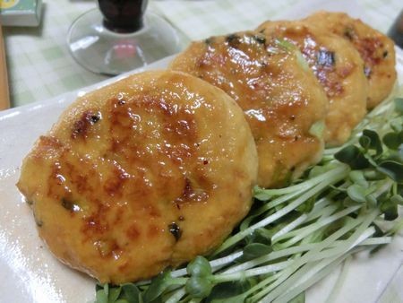 『厚揚げとはんぺんで☆　しっとりふわふわ照り焼きバーグ』