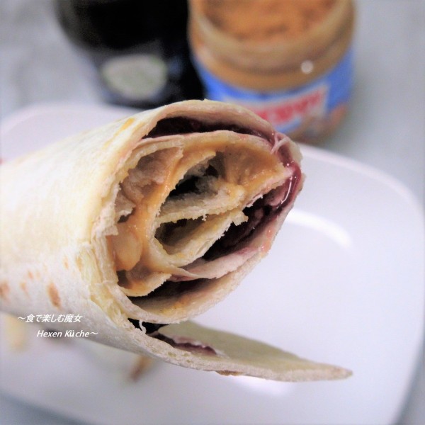 お家で手軽に宇宙旅行気分♪『PB＆J』ピーナッツバターとジェリーのサンドイッ宇宙食風。