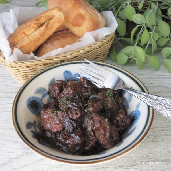 寒い日はお鍋コトコト♪手軽で本格派。全粒粉などで栄養＆風味アップ『豚肉とプルーンの赤ワイン煮込み』