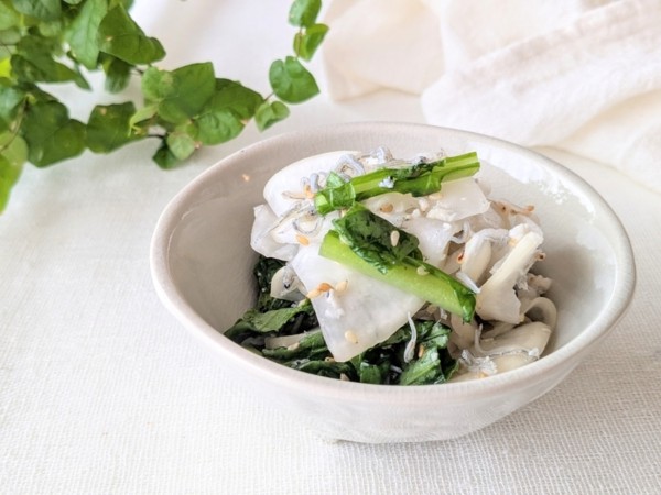 【美肌レシピ】シャキシャキ食感♪『カブの胡麻じゃこ和え』 - 美肌Dish