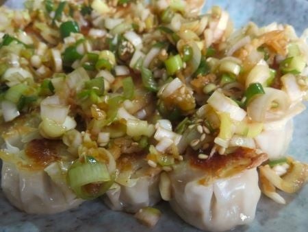 『チルドシュウマイで簡単美味♪　焼きシュウマイの香味だれがけ』