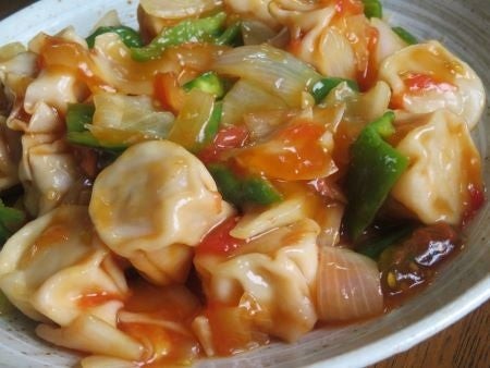 『トマトのうま味がいきわたる♪　チルドシュウマイで酢豚風』