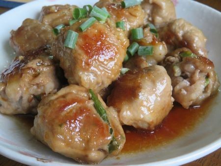 『照り焼き味でうまうま♪　豚こまでオクラ入り肉団子』