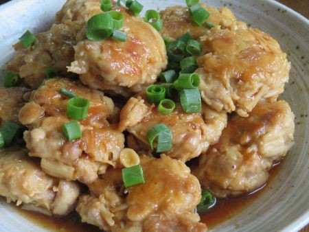 『やさしい甘酢がからんでウマ♪　豚こまとエノキの甘酢肉団子』