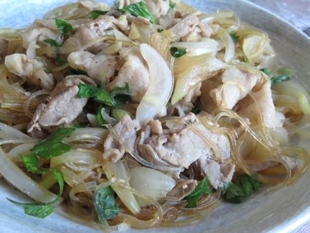 『うま味がしみしみ♪　豚こまと春雨のにんにく甘醤油炒め』