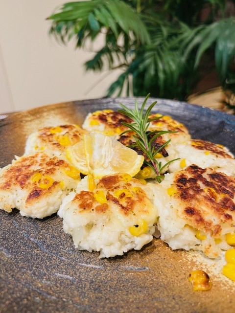 夕食は三色海鮮丼に合わせ・バジル入り白半ペンとコーンのフワフワ焼き～自宅ランチはスープカレー