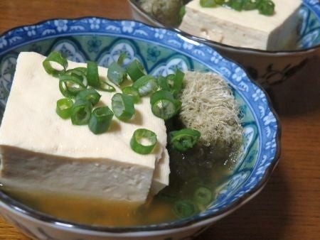 『鍋で簡単☆　とろろ昆布を添えて♪　おつまみ湯豆腐』