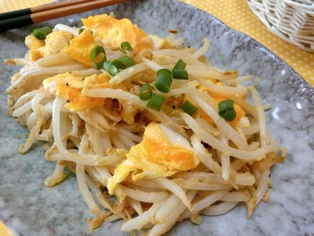 『片栗粉で水っぽくなりません☆　もやしとたまごのオイマヨ炒め』