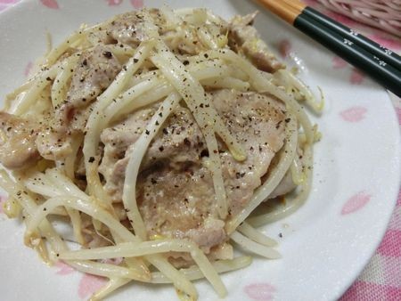 『減塩でも美味しい♪　豚こまともやしのスパイシーマヨ炒め』