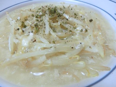 『包丁いらず☆　フライパンでさっと♪　もやしのカルボナーラ風スープ』