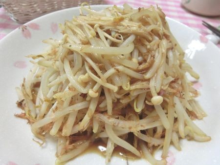 『ソース焼きそば味がからむよ♪　もやしとエノキのソース炒め』