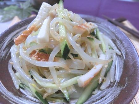 『隠し味にからしで調味料控えめ☆　もやしときゅうりとちくわの中華サラダ』