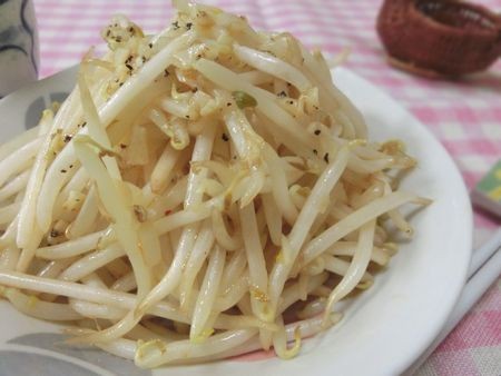 『もやしだけなのにお箸が止まらない♪　もやしのにんにくオイスターソース炒め』