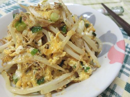 『隠し味に粉チーズ☆　もやしと削り節のコクうまチャンプルー』